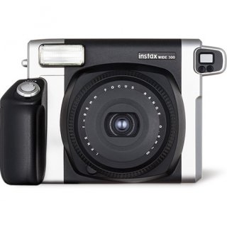 16. Fujifilm Instax Wide 300, Ideal Untuk Foto Grup