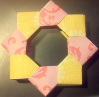 Bingkai Foto Kardus Simpel dengan Kreasi Origami Bentuk bunga