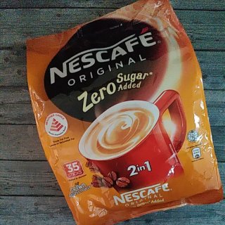 29. Nescafe Coffe Kopi 2 in 1 Zero sugar
