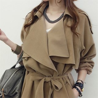 色々なオシャレを楽しむ彼女には、きれいめトレンチコート