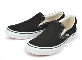 スリッポンの代表格VANS
履き心地やシンプルなデザインが人気です
