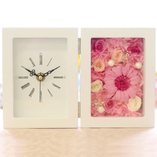 時計のフレームフラワーは、記念になる花のプレゼントをお探しの方に