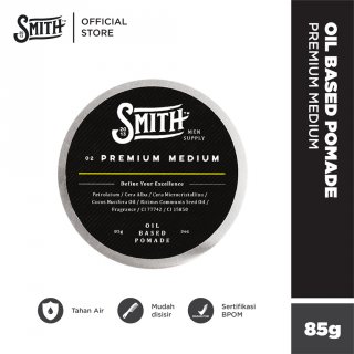 19. SMITH Pomade Oil Based Premium Medium, Ketahanan dan Kilap yang Sedang