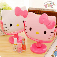 3. Cermin Hello Kitty, Barang Bawaan Wajib untuk Si Cantik