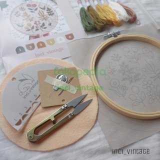 20. DIY Kit Sulam Jahit Paket Embroidery untuk Mengajari Anak Perempuan Menjahit