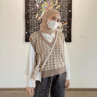27. Rompi Houndstooth Vest Rajut Korea by Syakilafashion untuk Dipadukan dengan Berbagai Baju