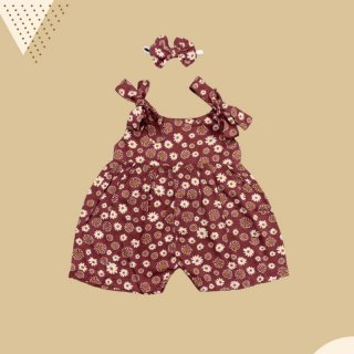 4. Jumpsuit yang Cocok Banget untuk OOTD Bayi