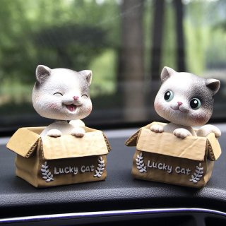 17. Pajangan Dashboard Baby Cat Kepala Goyang, Memperindah Tampilan Interior Mobil