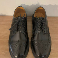 8. Dr Martens Wingtip Brogue Shoes, Buat Siapa Saja Terpukau
