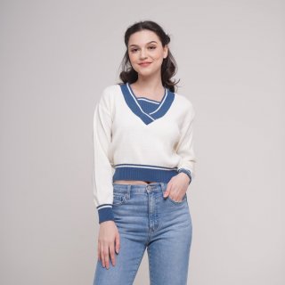 18. Luna Sweater Crop Top Knit Rajut, Cocok untuk Tubuh yang Mungil