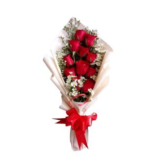 27. Buket Bunga Mawar Asli, Kado Klasik yang Membuat Wanita Tersipu