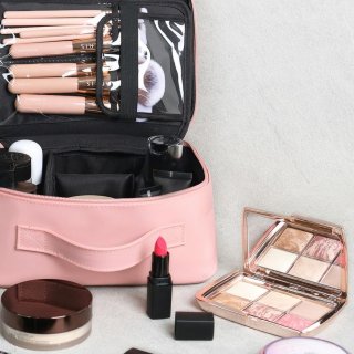 4. Aeris Beauté Smart Travel Pouch, Praktis Membawa Peralatan Makeup Ke Manapun