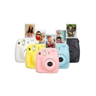 11. Kamera Polaroid untuk Abadikan Momen Berharga