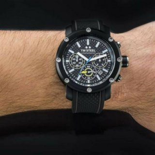 2. Jam tangan pria VR46 Special Edition untuk kado tiada tara
