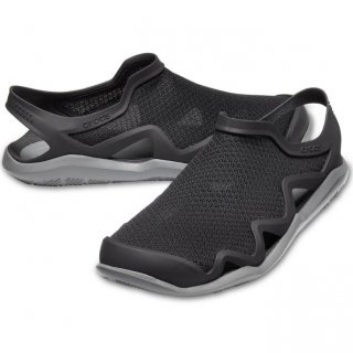 6. Crocs Swiftwater Men's Sandals, Meminimalisir Resiko Terpeleset