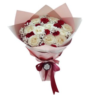 1. Buket Bunga- Pure Perfection Hand Bouquet, Melambangkan Cinta Mendalam