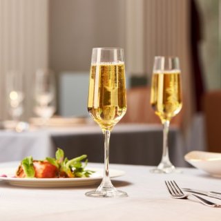14. Champagne Glass Set.untuk Melengkapi Sesi Minum Bersama