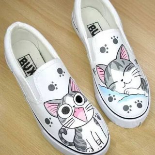 29. Sepatu Lukis Kucing, Cocok untuk Pecinta Kucing