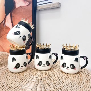 24. Mug Karakter Panda Set dan Tutup Mahkota Agar Momen Minum Teh Makin berkesan