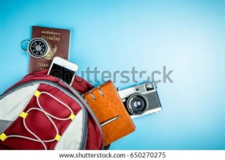 Hampers berisi barang-barang yang berguna untuk traveling