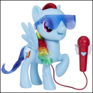 4. Hasbro My Little Pony Singing Rainbow Dash, Kembangkan Bakat Menyanyi Anak