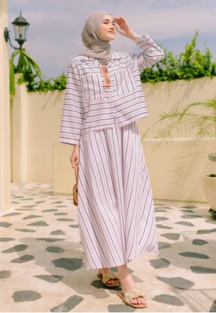 15. HijabChic Shora Set Violet Stripe, Modis dan Adem
