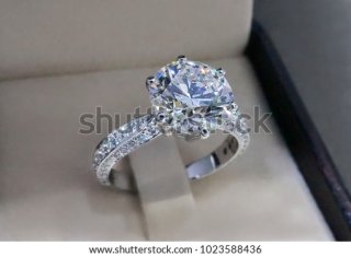 2. Cincin, Tanda Cinta Kasih untuk Si Dia