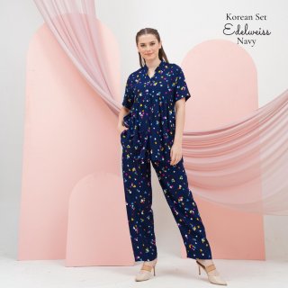 15. Jumuna - One Set Piyama Lengan Pendek Edelweiss, Bahan Berkualitas Bikin Nyaman