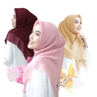 5. Hijabwanitacantik - Segiempat Hana Lasercut, Minimalis untuk Kesan Stylish