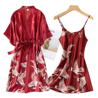 2. Baju Tidur Kimono Set Lingerie, Membuat Penampilan Pengantin Wanita Lebih Cantik