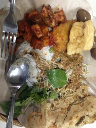 Ayam Betutu Warung Nasi Pecel Bu Tinuk