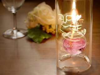 ランプカバーに二人の名前を刻んで
オリジナルオイルランプをプレゼント