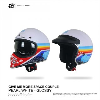 7. Helm Couple, Naik Motor Jadi Lebih Romantis