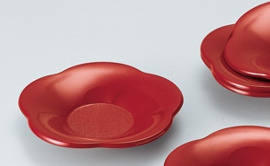 使うと嬉しくなる朱色の茶托
