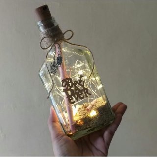 25. Message in Bottle dengan Lampu LED, Berikan Tulisan Ucapan Ulang Tahun Romantis untuk Pasangan