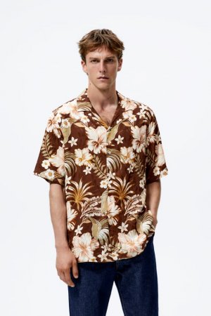 11. Tropical Print Shirt, Bahan Adem dan Nyaman Dikenakan
