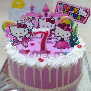Kue tart/kue ulang tahun hello kitty