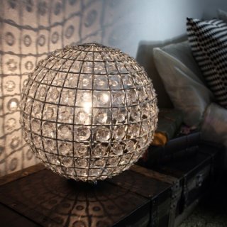 ビジュのようなキラキラの陰影を楽しめる