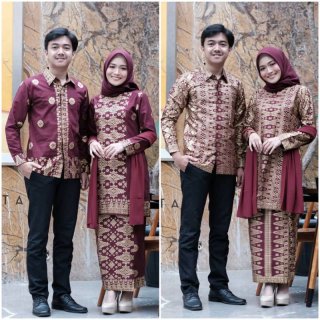 23. Couple Kebaya Batik Songket Ashanty dengan Motif Antimainstream