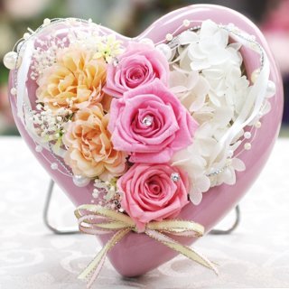 ハート型のプリザーブドフラワーは、可愛いアイテムに目がない花嫁さんに