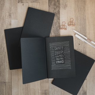 25. Black Paper Plain Notebook Series yang Tidak Biasa