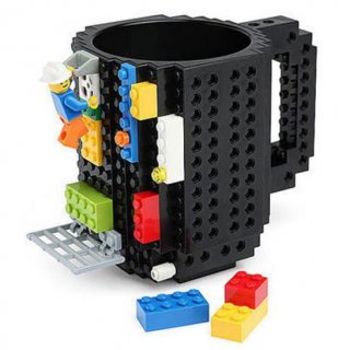 2. Mug Lego Bagi Pecinta Mainan Lego atau Nostalgia Masa Kecil