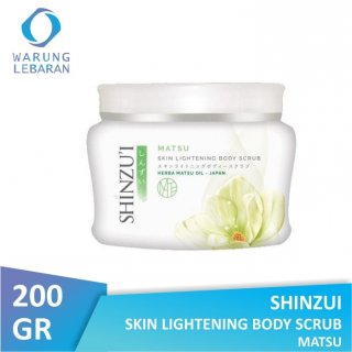 17. Sinzu'i Matsu Skin Lightening Body Scrub untuk Mencerahkan Kulitnya