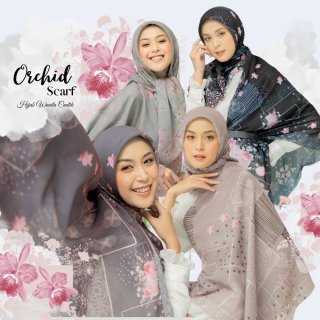 17. Hijabwanitacantik - Segiempat Orchid Scarf, Motif Cantiknya Bikin Ingin Koleksi