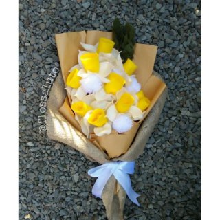 6. Buket Bunga Dafodil, Melambangkan Menghidupkan Hubungan dan Kebahagiaan