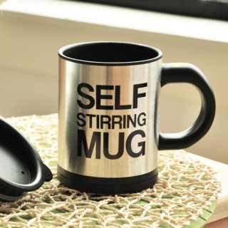 16. Automatic Self Stirring Coffee Mug untuk Mempermudah Menyeduh Kopi