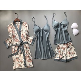 14. Belle&Unico – Madeline Lingerie Kimono Set, Terasa Sangat Nyaman Dikenakan