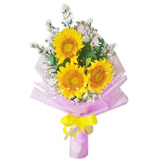 10. 3 Sunflowers Hand Bouquet, Melambangkan Keceriaan dan Suka Cita