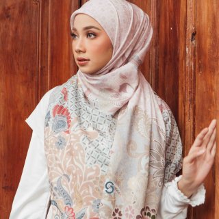 25. Seradia Hijab Segi Empat Syar'i Aruna -Bubble, Adem dan Tidak Mudah Kusut