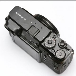 26. Fujifilm GFX 50R, Kamera Andalan untuk Traveling